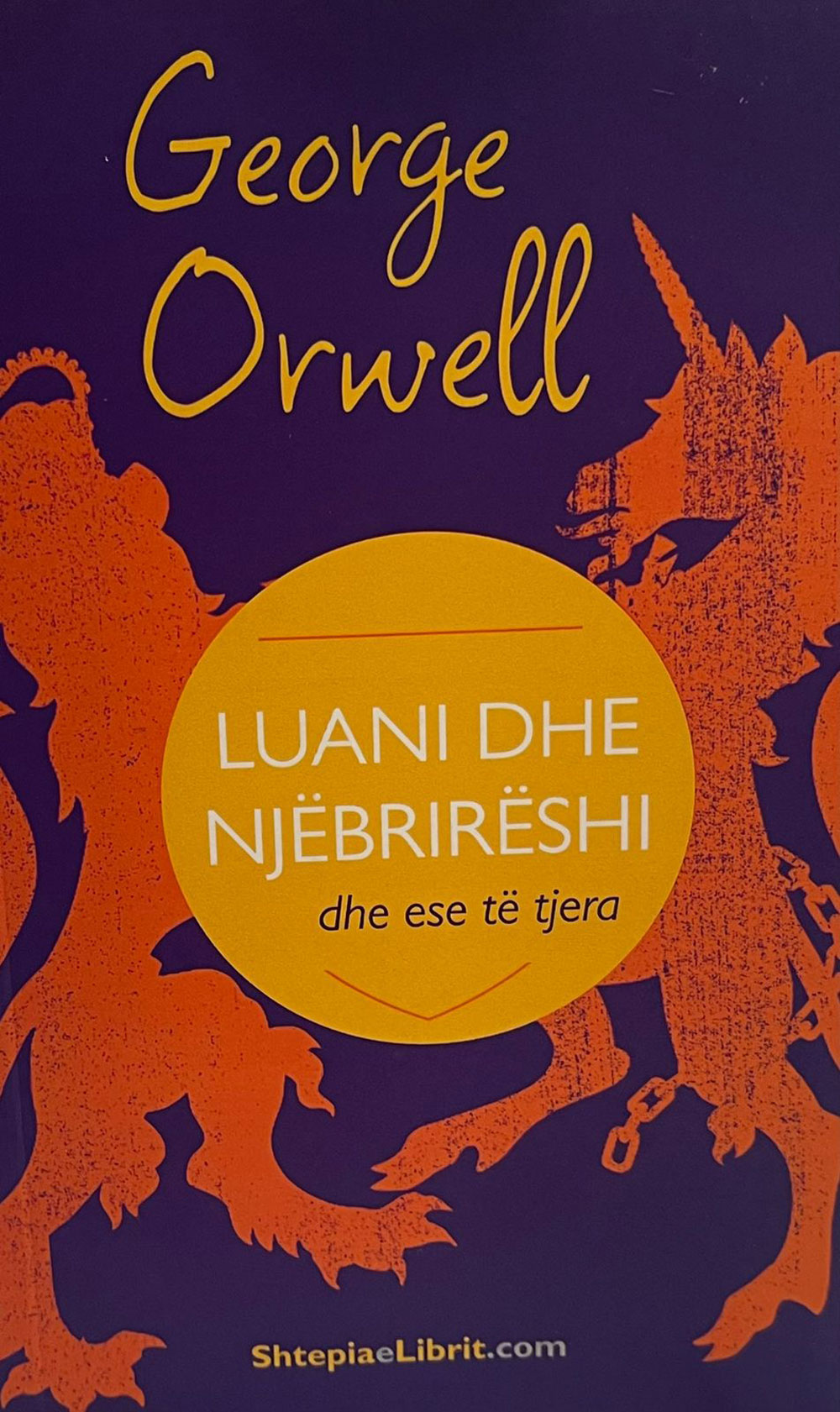 Luani Dhe Njebrireshi (dhe Ese Te Tjera)